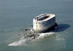 Le fort Boyard, aujourd’hui vitrine du patrimoine historique de la Charente-Maritime, et mondialement connu grâce au jeu télévisé qui porte son nom