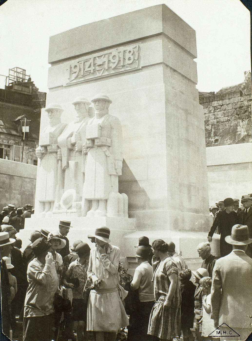 Inauguration du monument à la mémoire de l'armée britannique.