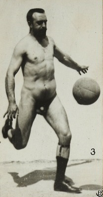 Quinze vues chronophotographiques de Charcot fils nu