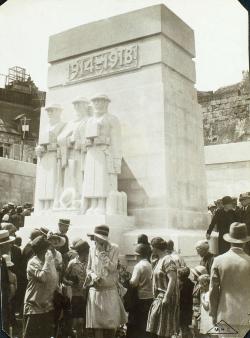 Ici, il s’agit du monument qui rend hommage au sacrifice des alliés britanniques de la France. 