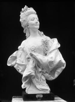 Portrait en buste de la comédienne Cécile Sorel