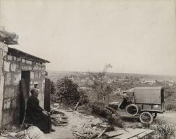 Les deux photographies sont extraites de ce fonds Anne Morgan et ont été prises dans des villages proches de Soissons. 