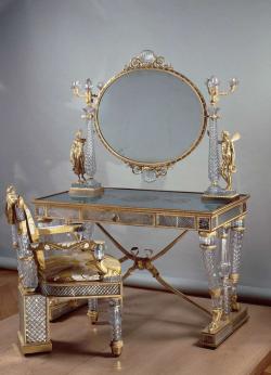 Table de toilette de la duchesse de Berry en cristal