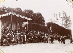 le château de Fontainebleau, Course de bicyclette sur le Grand parterre