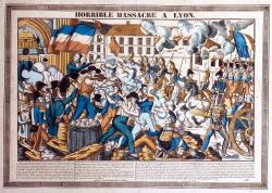 gros plan d’un combat de rue. La localisation, seulement indiquée par l’inscription sur l’église, importe moins que la violence, avec les morts, les blessés, le feu des armes, le dynamisme des volutes et de la diagonale des combattants.