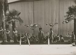 Evénement : Exhibition ethnographique de Caraïbes mars 1892 au Jardin d'acclimatation. Production interne : Laboratoire photographique du Musée de l'Homme. Date du tirage 1932. Ancienne collection : Prince Roland Bonaparte.