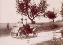 Une des premières automobiles Mors, 1898