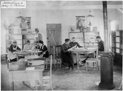 Bibliothèque à Anizy-le-Château lors de la reconstruction