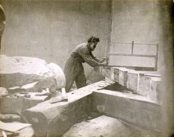 Constantin Brancusi, un sculpteur au travail dans son atelier