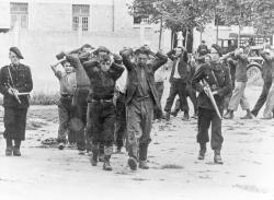 Arrestation après une rafle effectuée par les miliciens du régime de Vichy