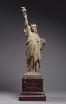 statuette en terre cuite de la Liberté de Bartholdi