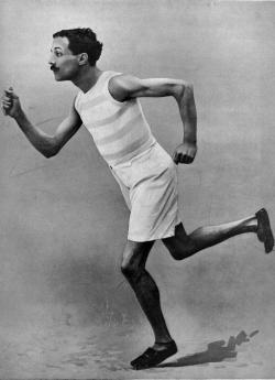 Le troisième cliché représente Louis de Fleurac, un coureur du Racing-Club de France champion du 4 000 m steeple et recordman de France du 3 000 m en 1904. 