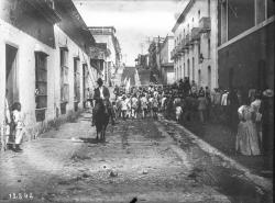 Une rue de village pendant la révolution mexicaine