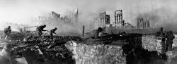 ruines et champ de bataille de Satlingrad avec des soldats