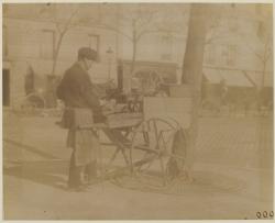 Les Petits métiers de Paris dans les albums d'Eugène Atget