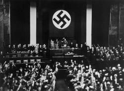 assemblée nationale allemande avec une croix nazi