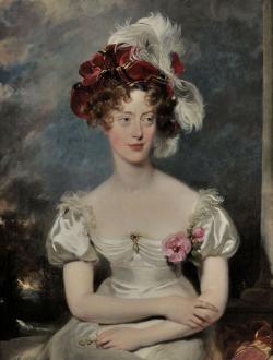 femme en buste de face coiffée d'un chapeau à plumes