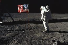 Aldrin Buzz fait ses premiers pas sur la Lune 