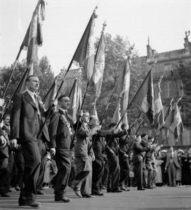 Défilé de la ligue des Croix-de-Feu du Colonel de La Rocque.