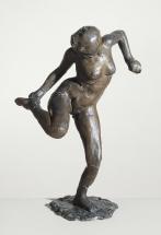 Danseuse regardant la plante de son pied droit, troisième étude.