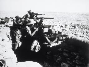 Le bataillon du Pacifique en position de tir