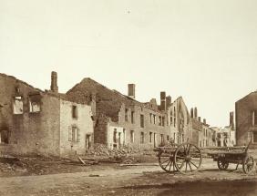 Le champ de bataille de Sedan. La grande rue à Bazeilles.