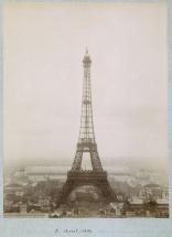 La construction de la tour Eiffel (2 avril 1889).