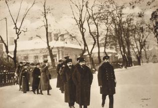 La délégation bolchevique à son arrivée à Brest-Litovsk.