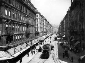 Lyon. Vue générale de la rue de la République en direction de la Croix-Rousse.