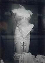 File:Femme obese ave l ancien corset.jpg - Wikipedia