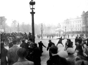 6 février 1934. Affrontements entre les manifestants et les forces de l'ordre.