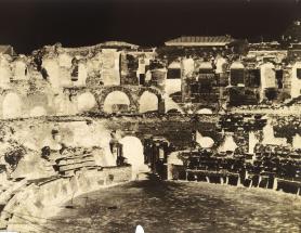 Nîmes (Gard) - Amphithéâtre, vue intérieure