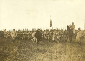 Le général Joffre passe en revue une division du 20<sup>e</sup> corps qui doit participer aux opérations militaires