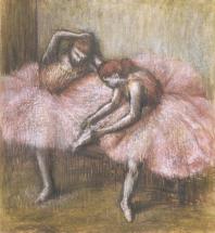 Deux danseuses roses assises sur une banquette