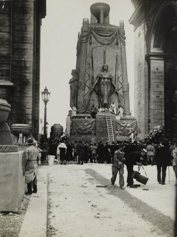 Cénotaphe élevé à la mémoire des morts de la Grande guerre sous l'Arc de Triomphe - LANSIAUX Charles