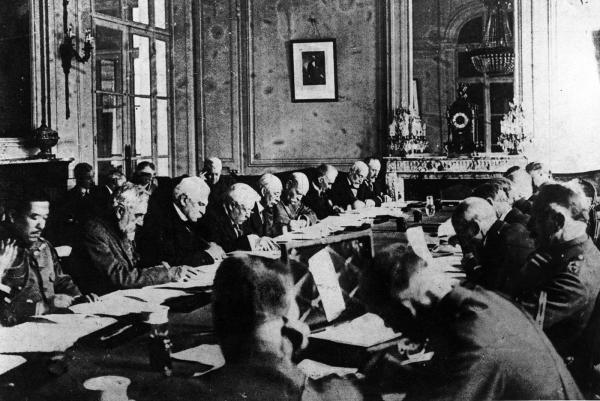 Négociations de l'Armistice par le Conseil de guerre des Alliés à Versailles en octobre 1918.