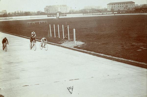 Vélodrome. Course cycliste vers 1900.