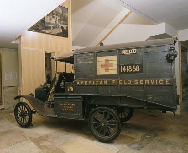 Une ambulance de l'Américan Field Service, voiture Ford, 1917.
