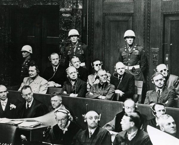 Le banc des accusés au procès de Nuremberg.