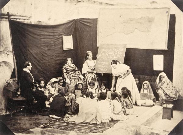 Ecole de jeunes filles en Algérie.