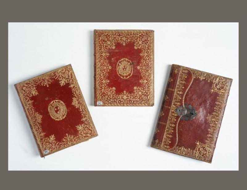 La publication du Livre rouge, mise en cause de l'absolutisme